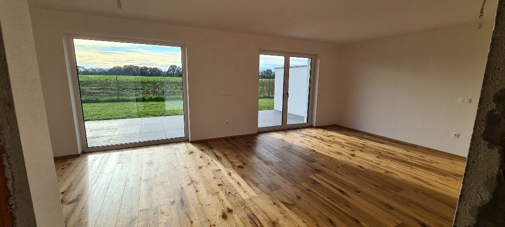 Moderne Doppelhaushälfte in Mühlheim am Inn - Neubau mit Stil und Komfort