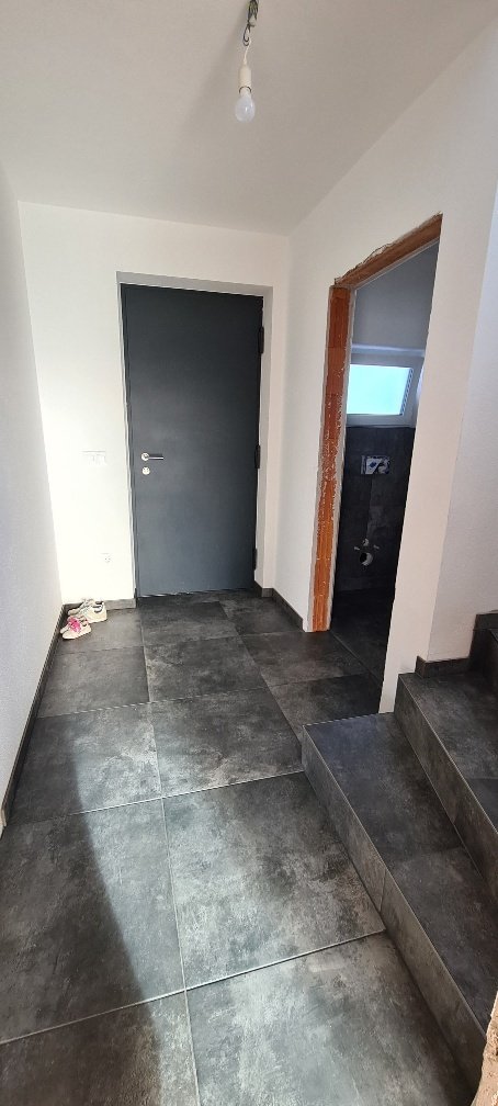 Moderne Doppelhaushälfte in Mühlheim am Inn - Neubau mit Stil und Komfort