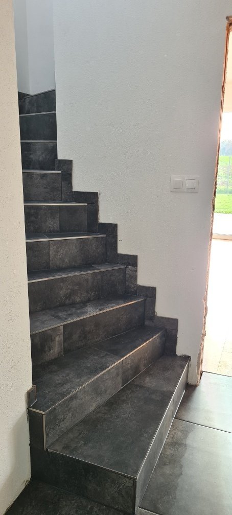 Moderne Doppelhaushälfte in Mühlheim am Inn - Neubau mit Stil und Komfort