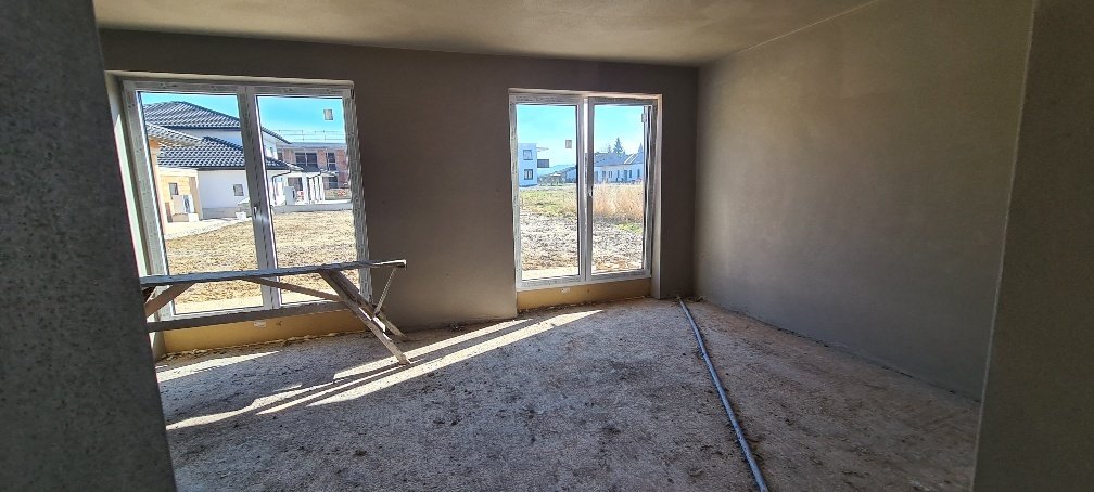 IN BAU sind gerade vier Reihenhäuser in wunderschöner und ruhiger Lage