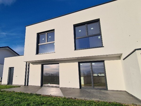 **Moderne Doppelhaushälfte am Inn - Neubau mit Stil und Komfort