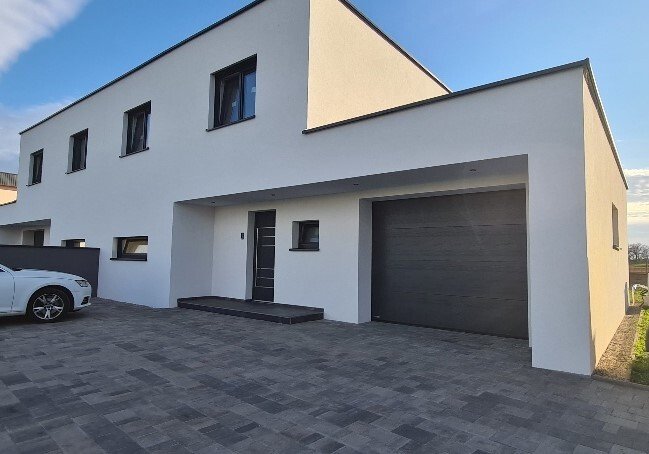 **Moderne Doppelhaushälfte am Inn - Neubau mit Stil und Komfort