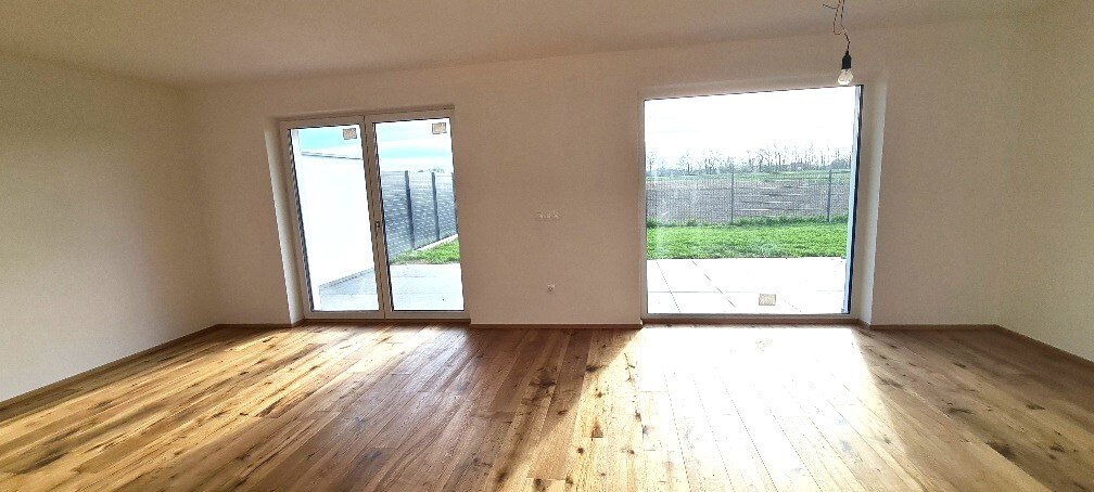 **Moderne Doppelhaushälfte am Inn - Neubau mit Stil und Komfort