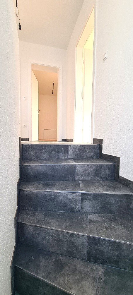 **Moderne Doppelhaushälfte am Inn - Neubau mit Stil und Komfort