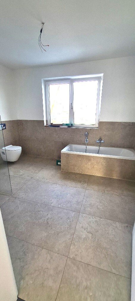 **Moderne Doppelhaushälfte am Inn - Neubau mit Stil und Komfort